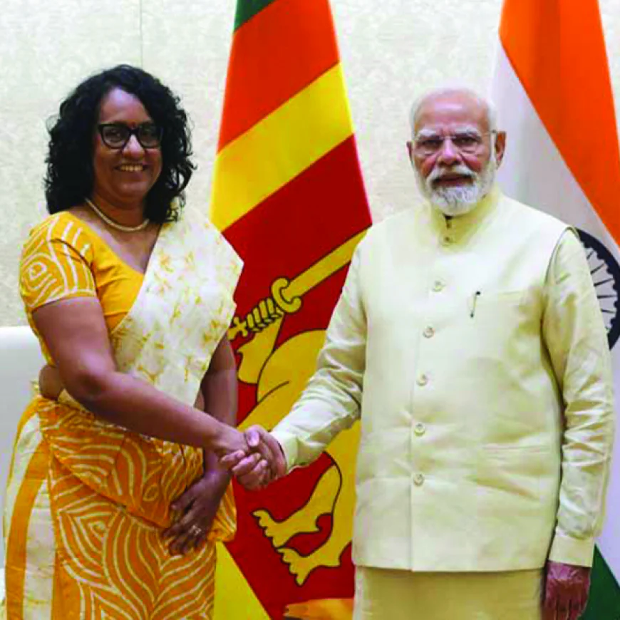 අග්‍රාමාත්‍ය හරිනි - මෝදි හමුවෙලා...