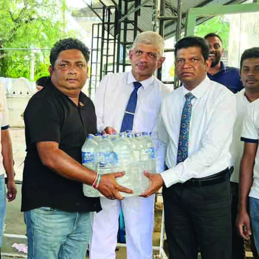 ලංකාවේ ප්‍රථම "තරු හතෙන්" ආපදාවට   රුපියල් මිලියන 10ට වැඩි සහනාධාර.