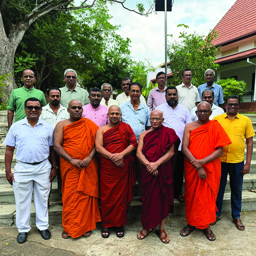 මහා සංඝරත්නය මුල් වී අවුරුදු නැකැත් සීට්ටුව  නිමවයි...